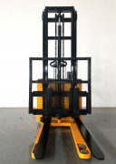 平和1.5/2.0噸側(cè)拉式托盤堆垛車