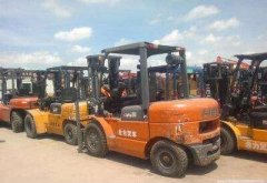 各種品牌廢舊叉車回收/置換